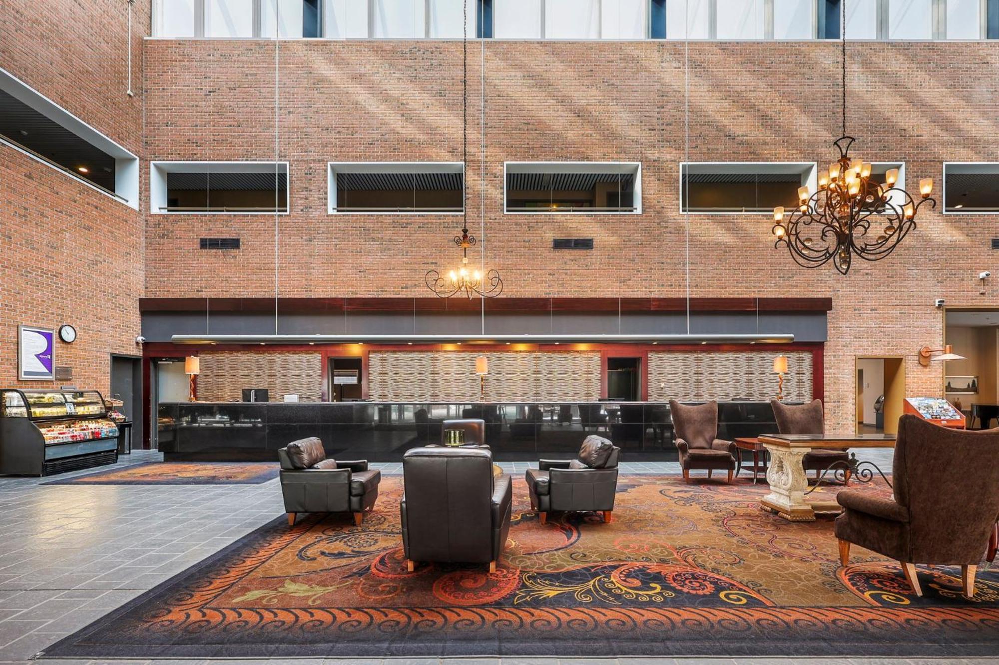 Crowne Plaza Minneapolis West By Ihg Plymouth Exterior photo